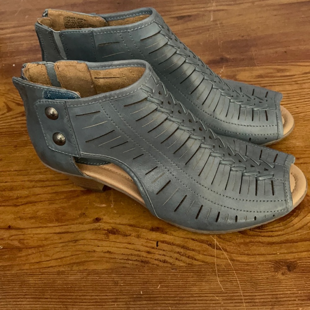Earth Blue High Heels